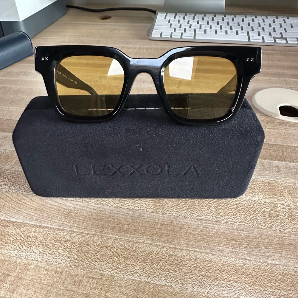 Lexxola Black Sunglasses